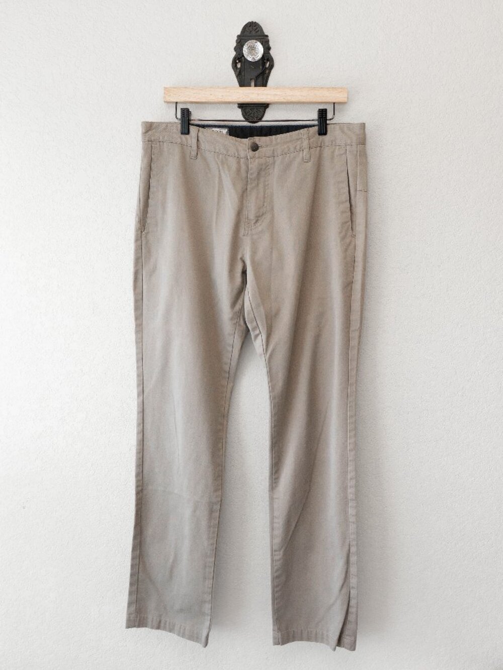 Volcom Mens 36x31 Khaki Chino Pants Beige Straight Fit Casual Skate